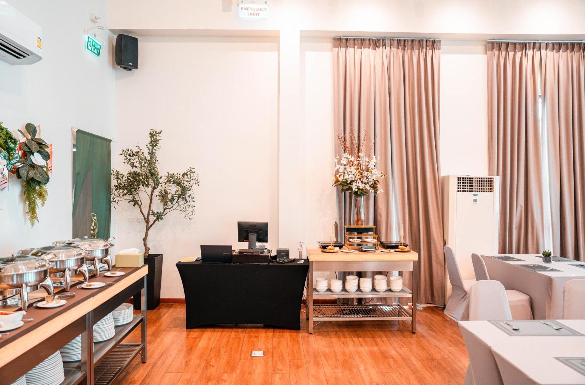 Surestay By Best Western Iconic Ari-Jatujak Bangkok Exterior photo