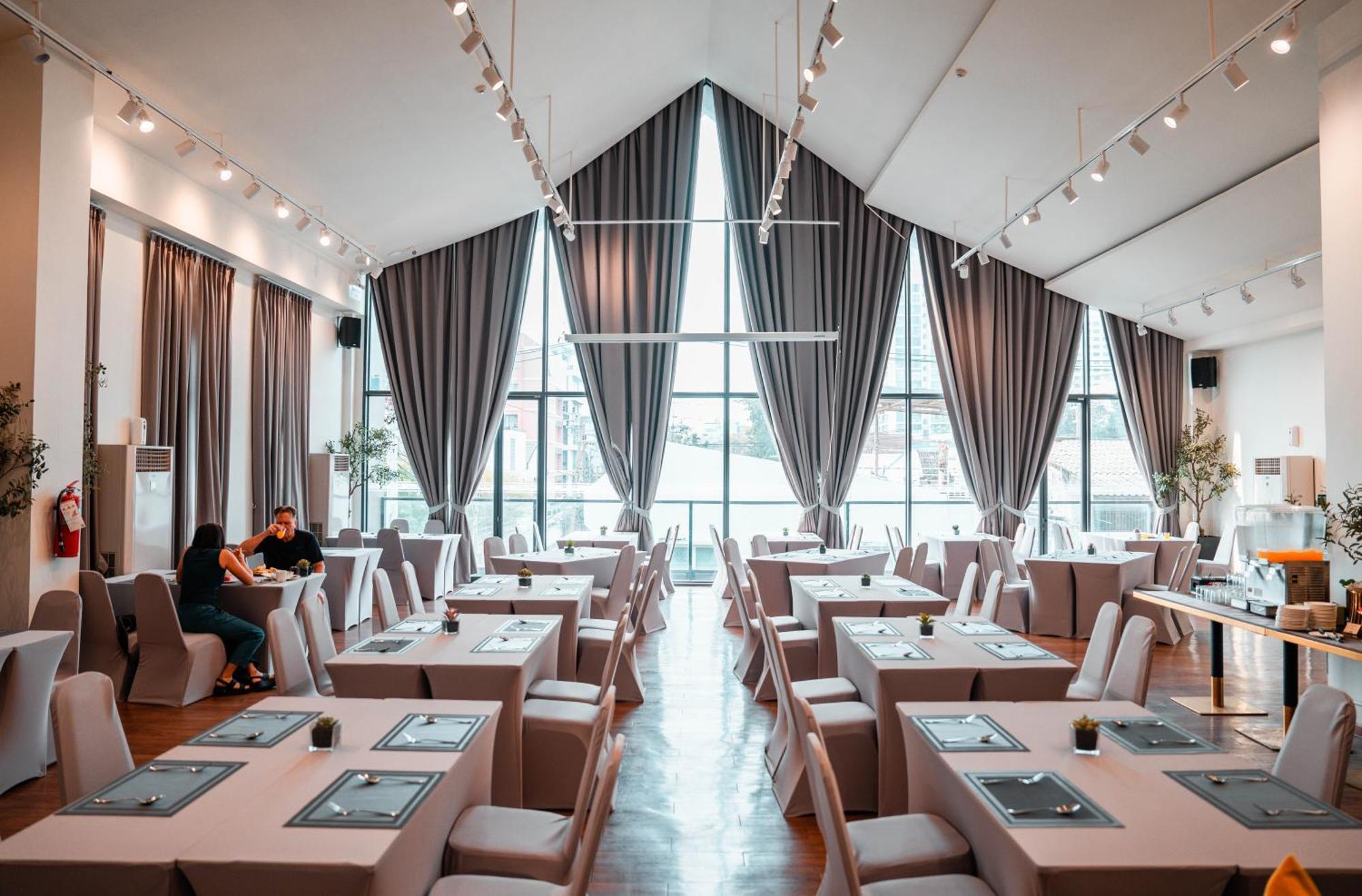 Surestay By Best Western Iconic Ari-Jatujak Bangkok Exterior photo